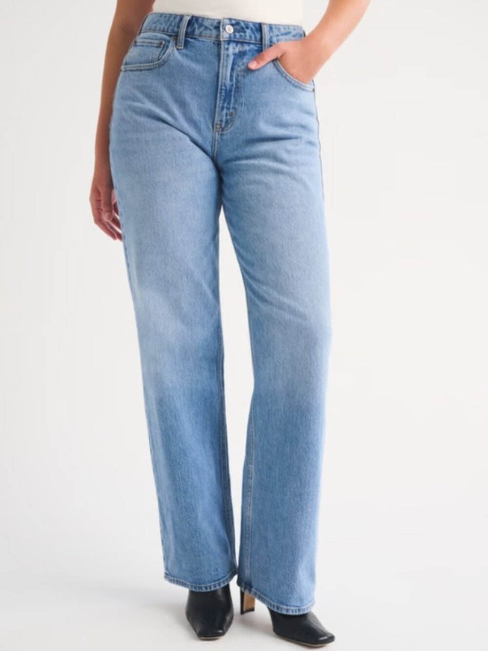Abercrombie Curve Love High Rise 90s Relaxed Jean Light Wash